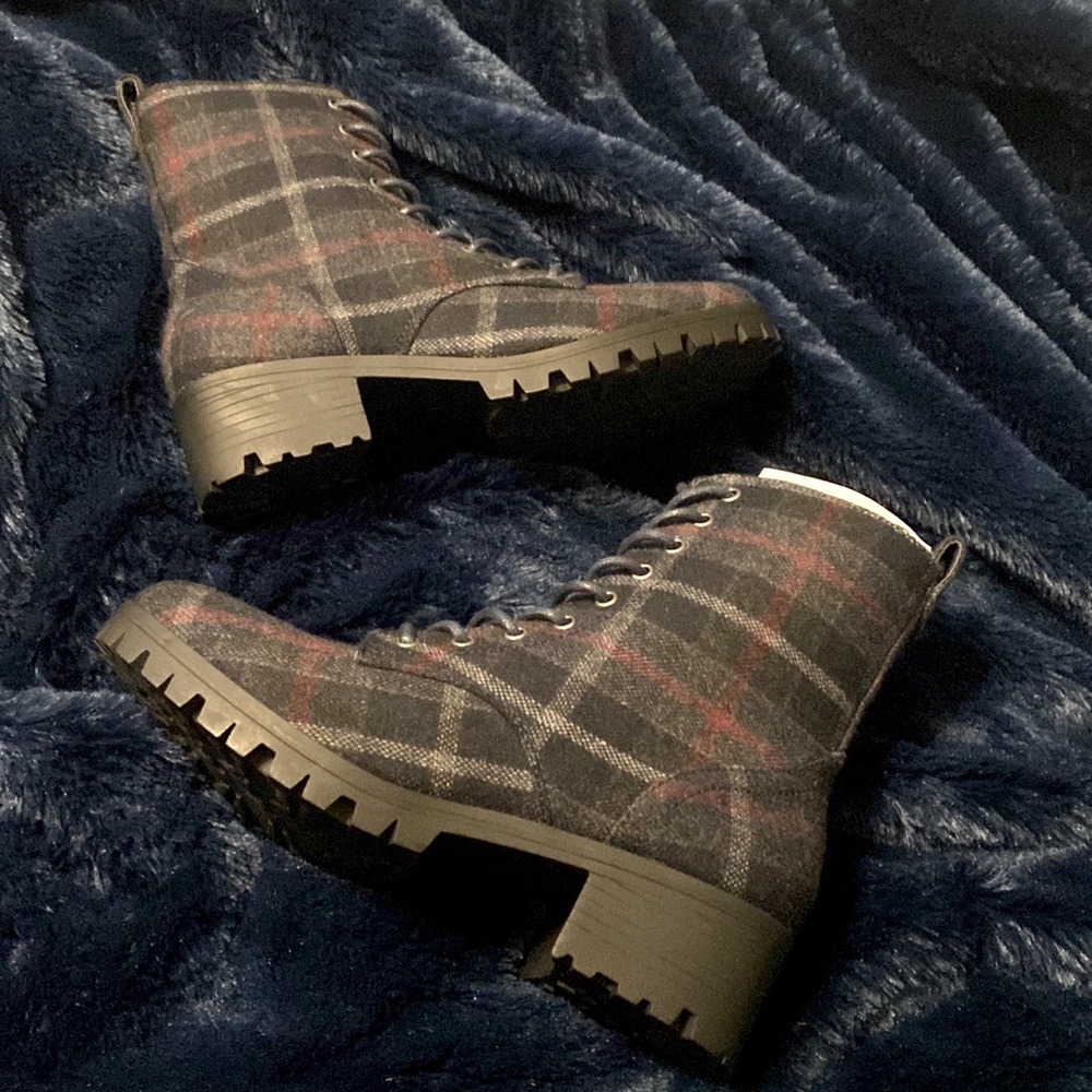 Gray/ Black plaid winter boots